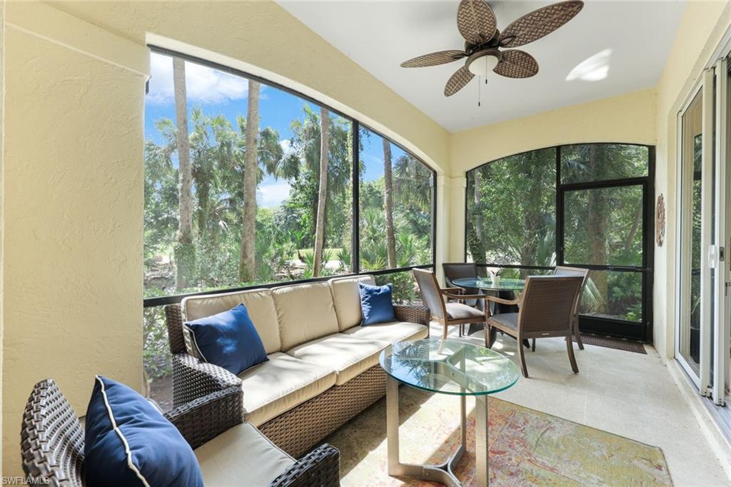 Sunroom / solarium with ceiling fan