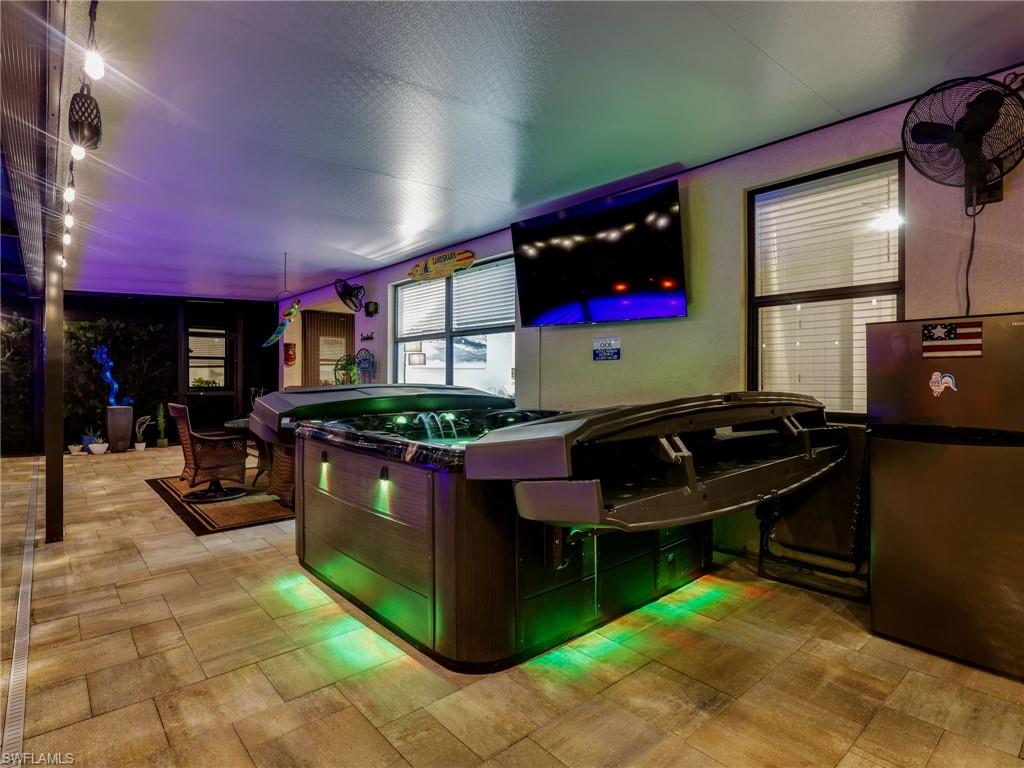12' Full House Extended Foor with Hot Tub and Lloyd Flanders Dining Furniture