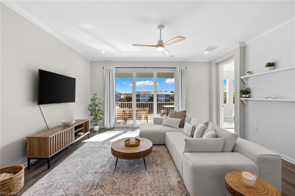 Living room featuring wood finished floors, crown molding, ceiling fan, and recessed lighting