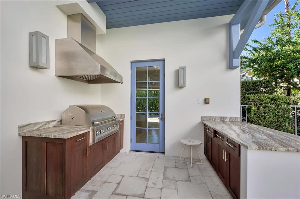 Outdoor Kitchen