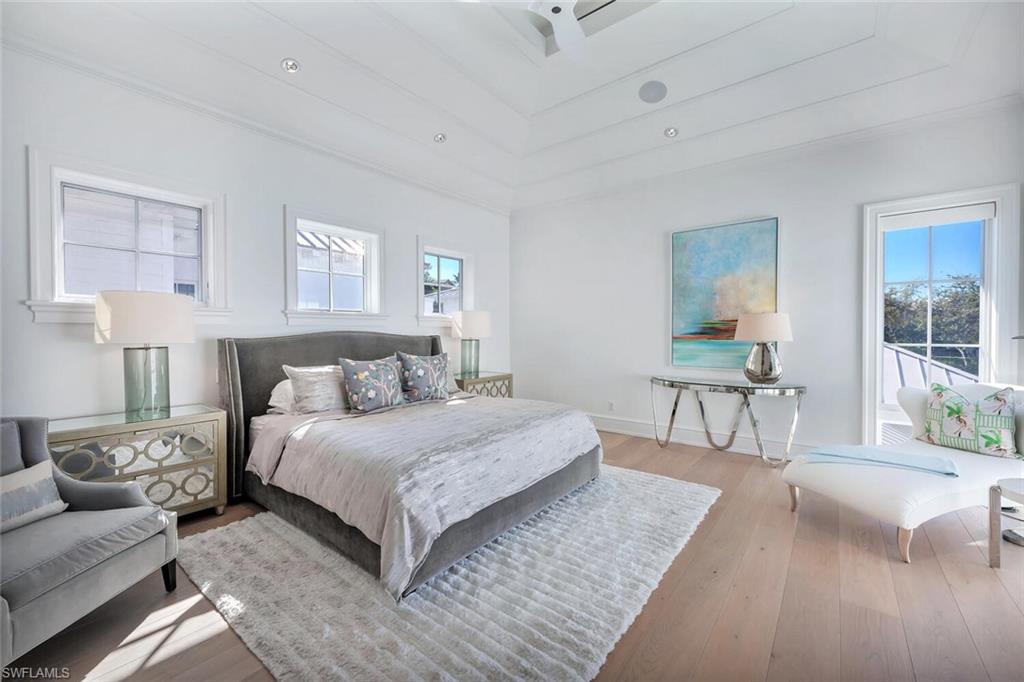 Primary Bedroom/King Bed