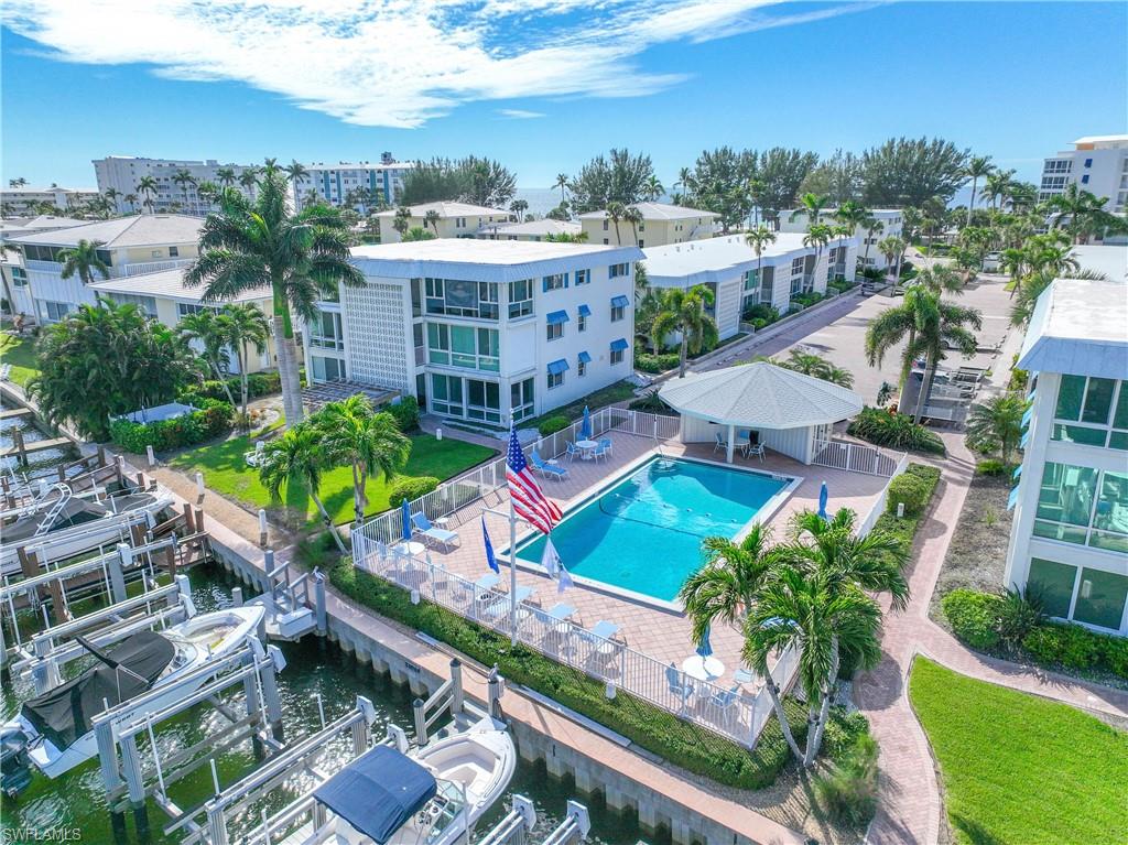 2100 Gulf Shore BLVD N 101 photo 23