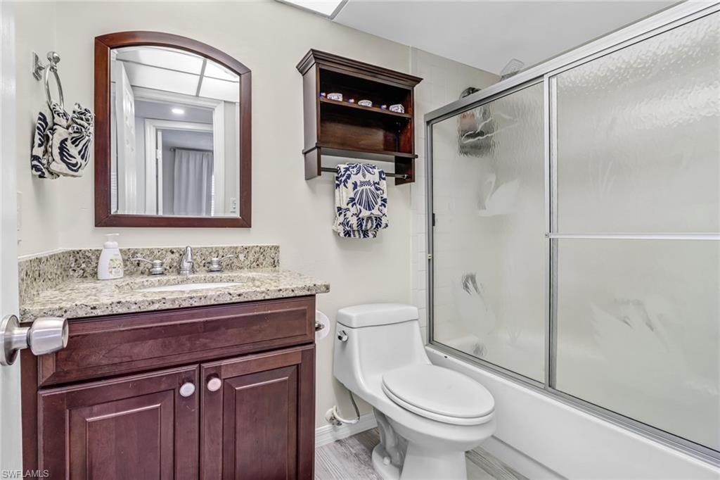 Guest Bathroom with combo shower and tub