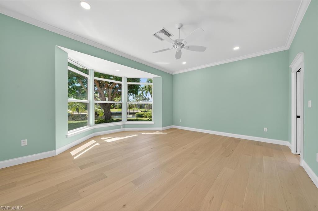 924 Kings Crown DR photo 23