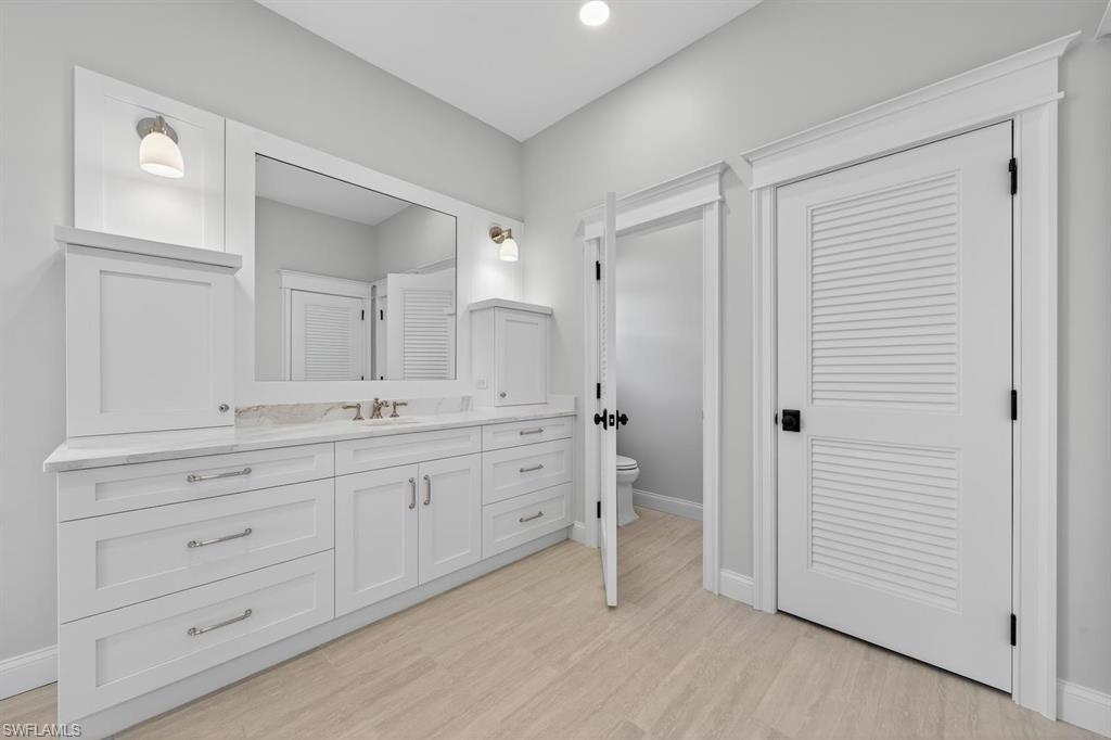 924 Kings Crown DR photo 27