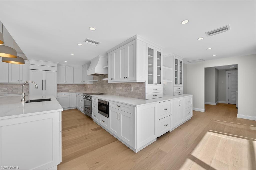 924 Kings Crown DR photo 17