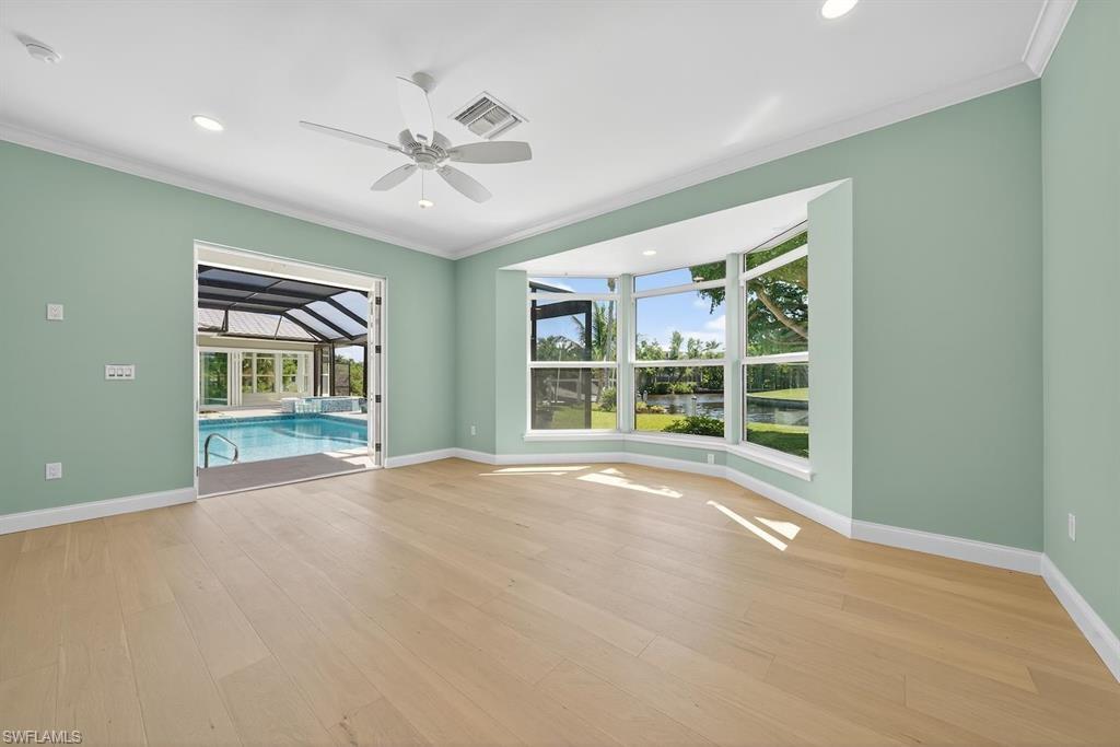 924 Kings Crown DR photo 22