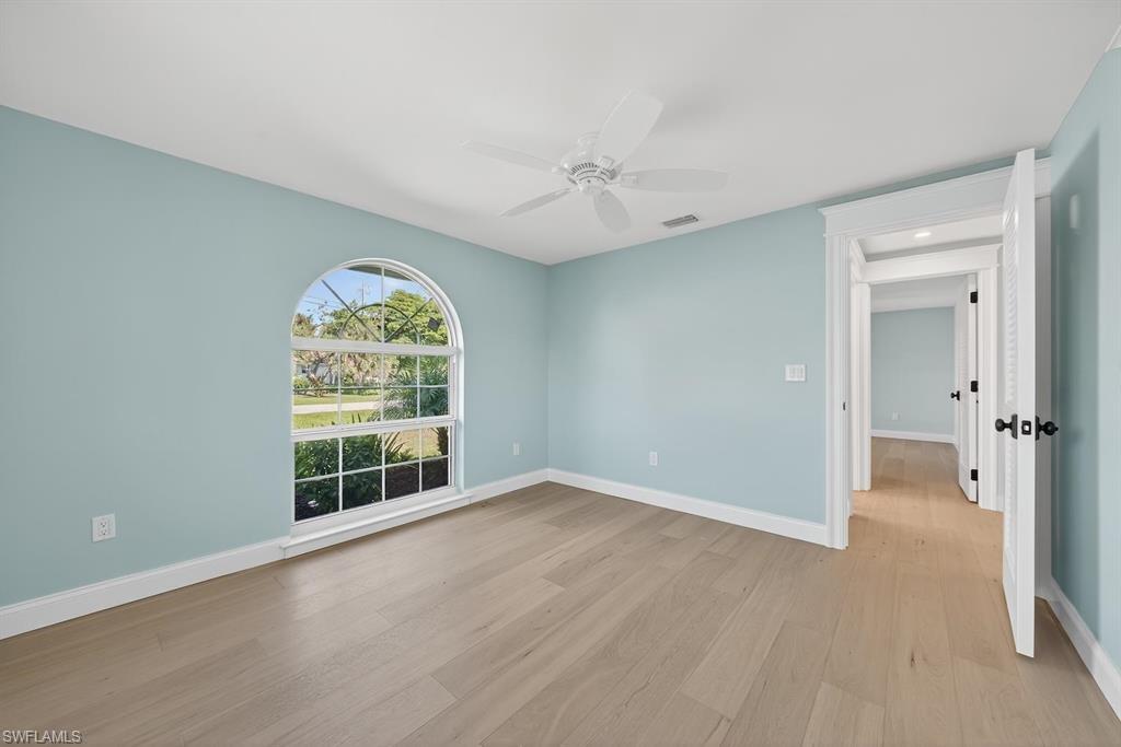924 Kings Crown DR photo 30