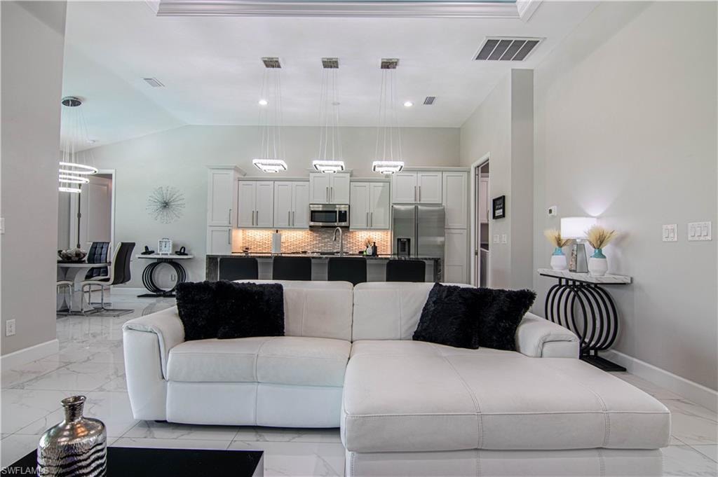 1833 SW 11th TER photo 6