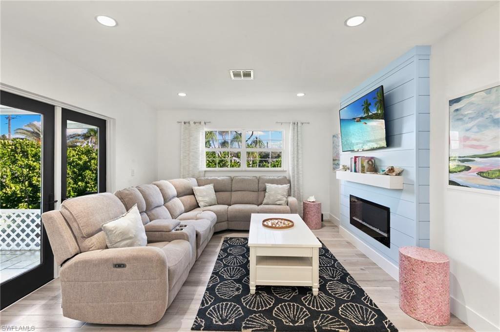 101 San Salvador ST