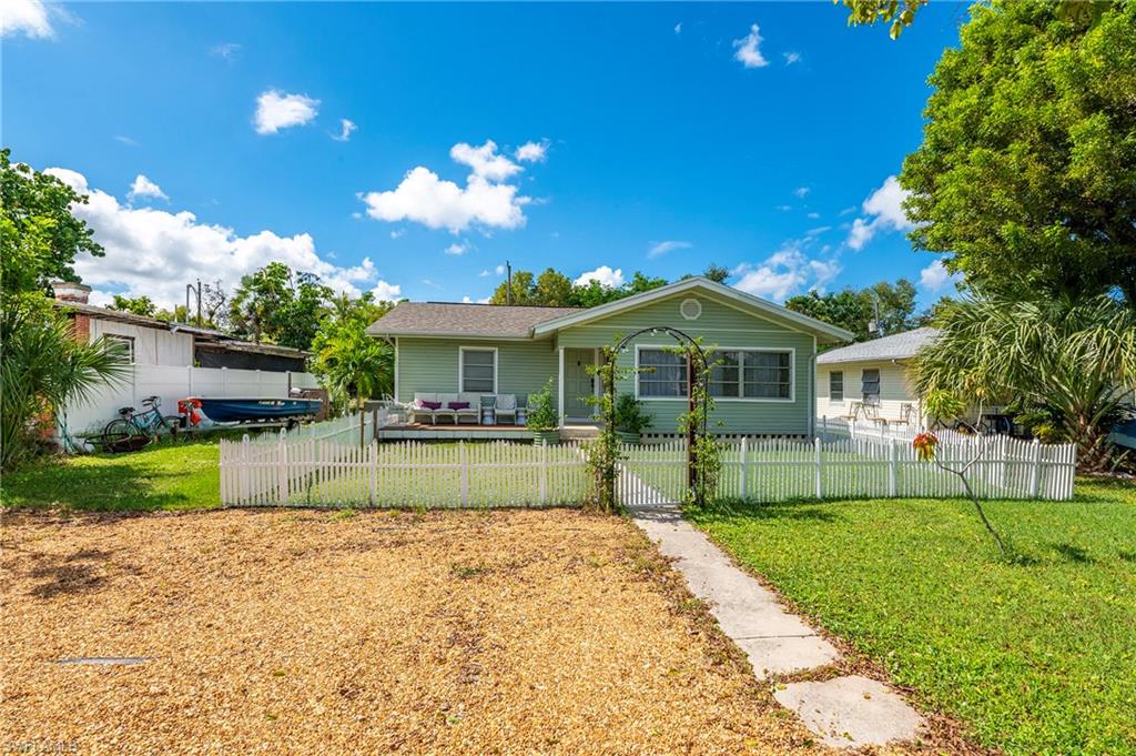2432 Washington AVE photo 24