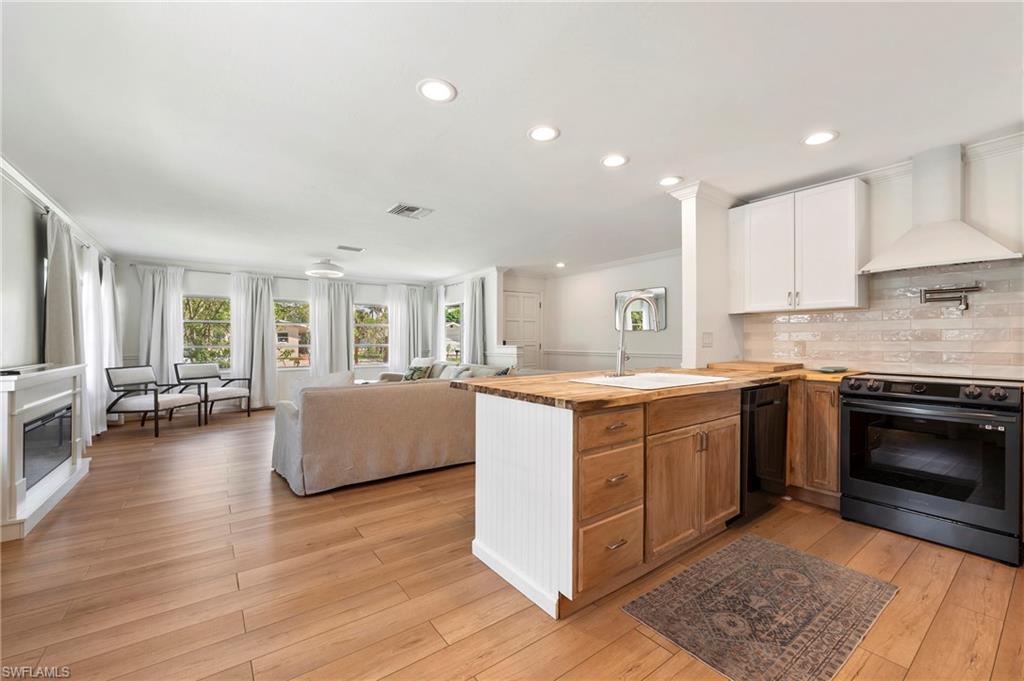 2432 Washington AVE photo 8