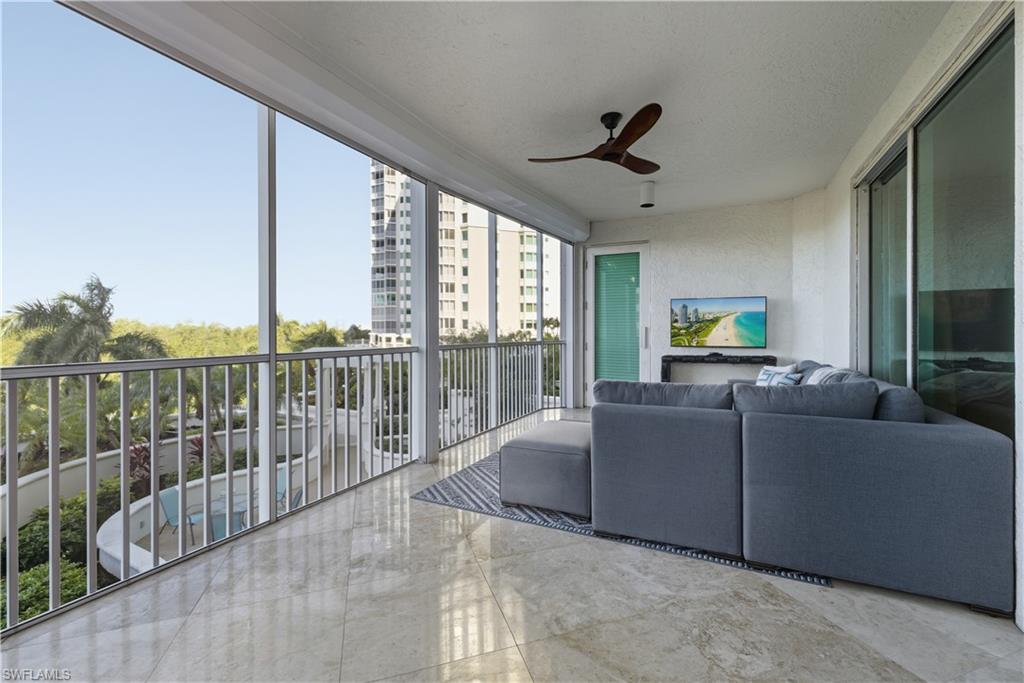 275 Indies WAY 403 photo 36