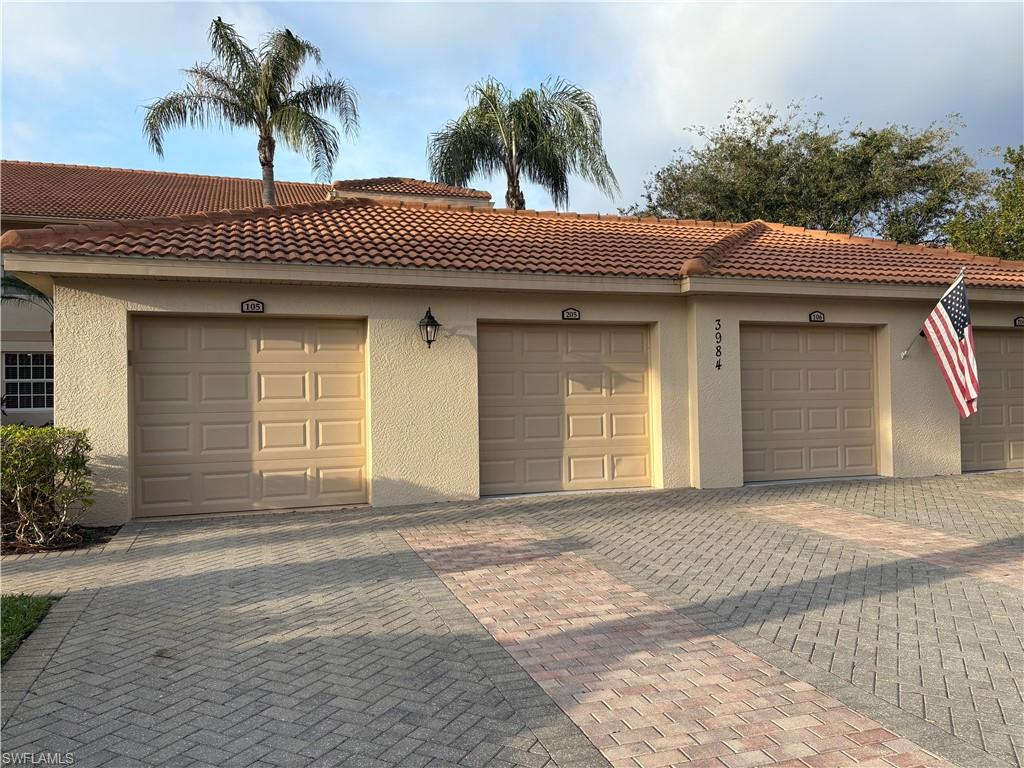 Detached on car garage.