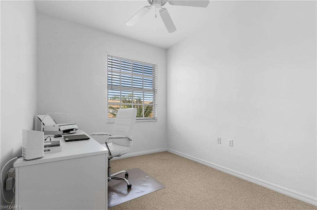 Den perfect as home office or 3rd bedroom for guests.