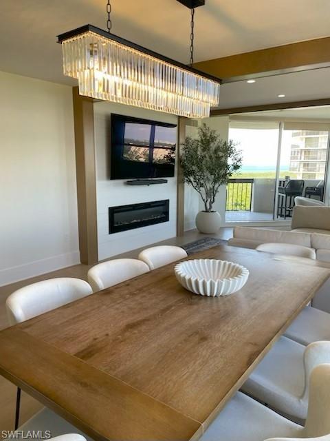 GORGEOUS FDINING AREA
