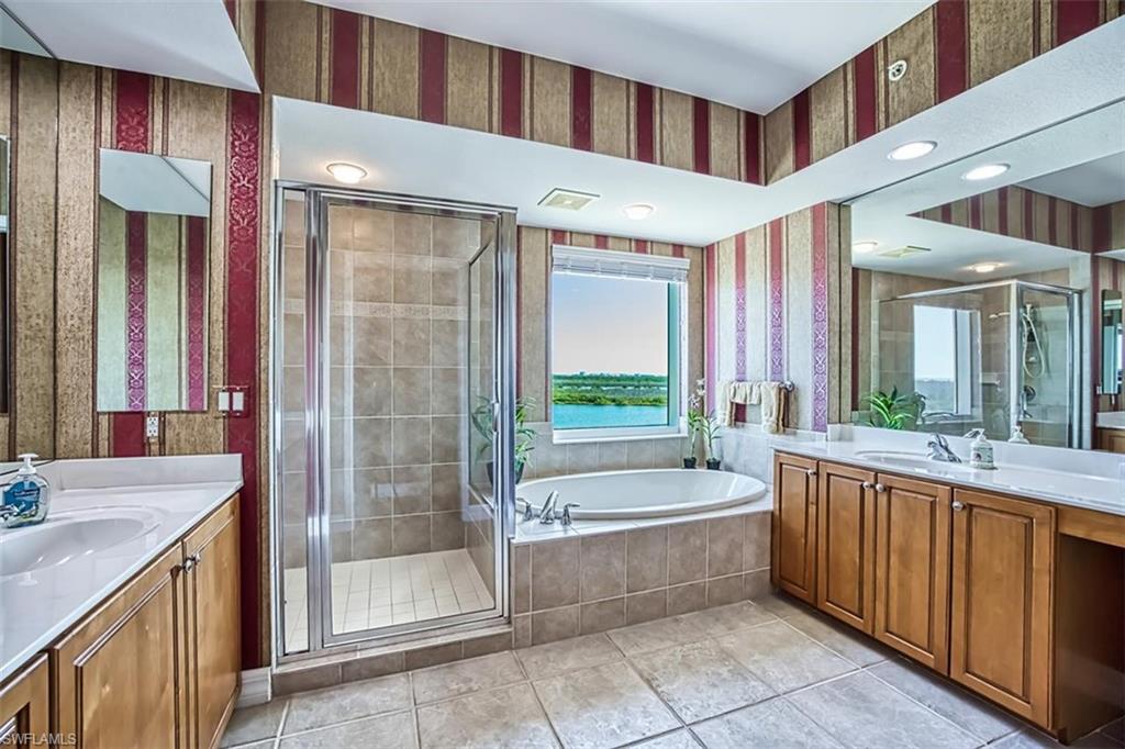 Primary_BA_has_2_vanities
