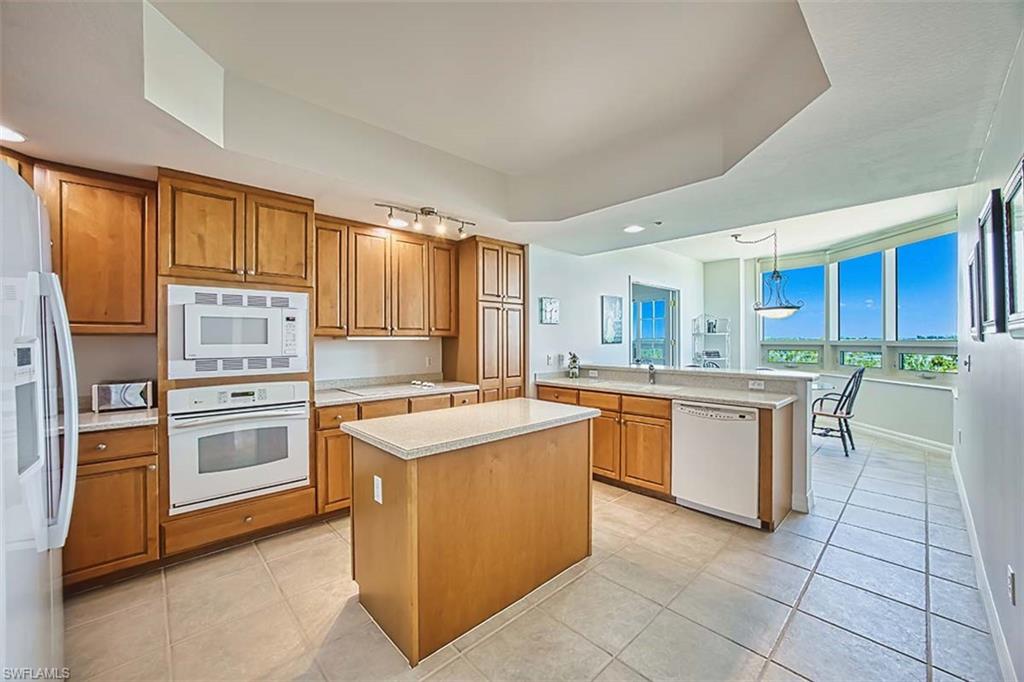KIT_built-in_island and all_wood_cabinetry