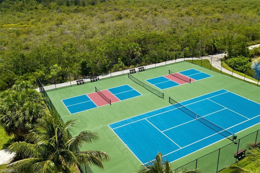 Pickleball_and_tennis_court