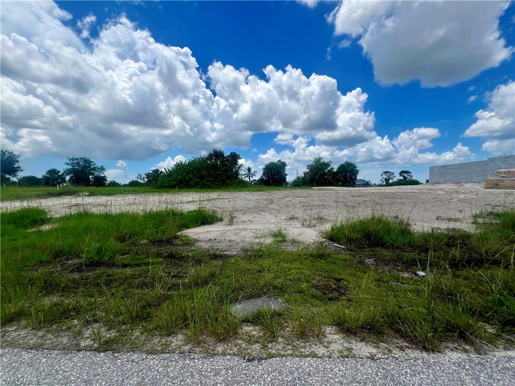 View of yard with a rural view