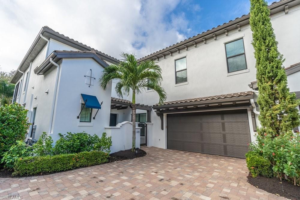 Attached 2 car garage 1st floor coach home