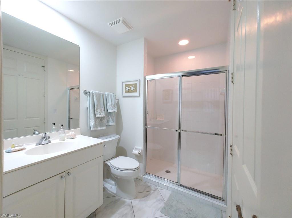 400 Flagship DR 704 photo 17