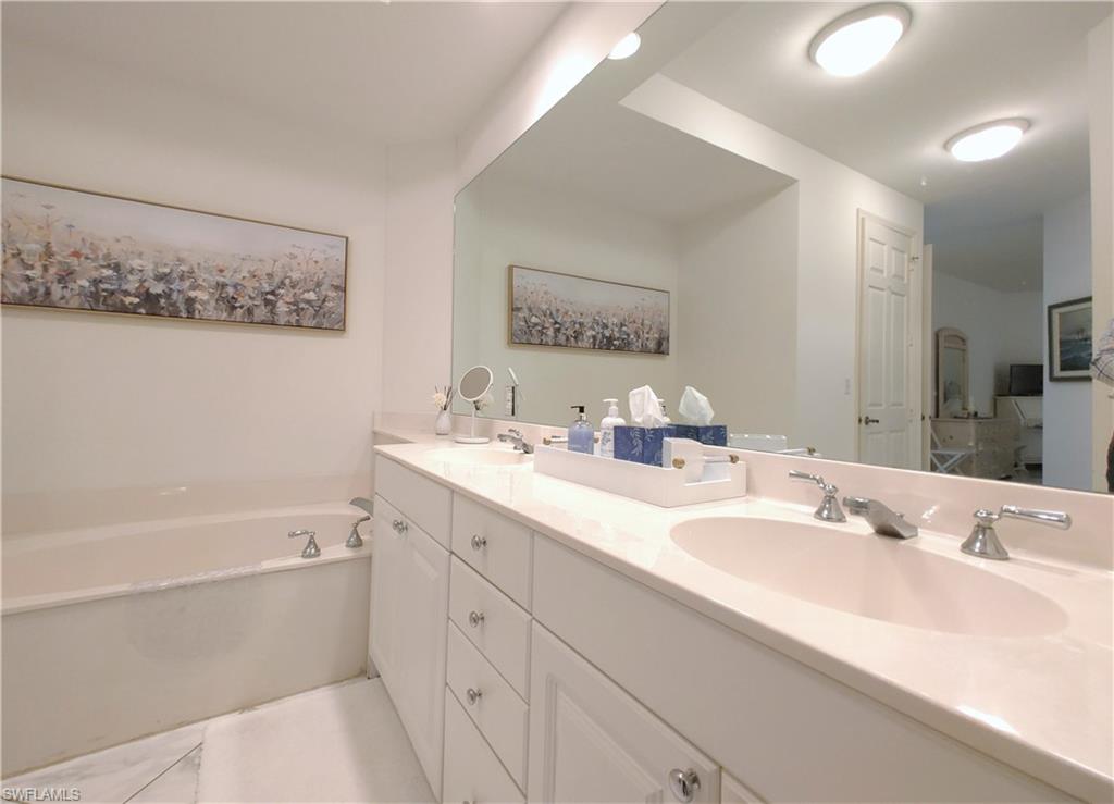 400 Flagship DR 704 photo 10