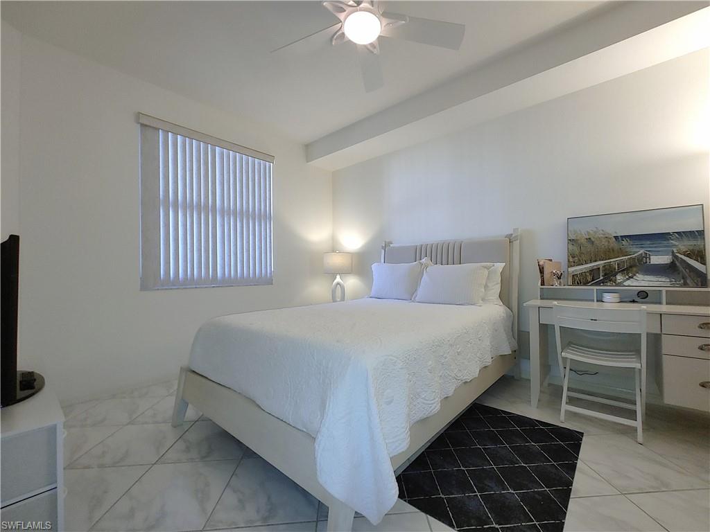 400 Flagship DR 704 photo 15