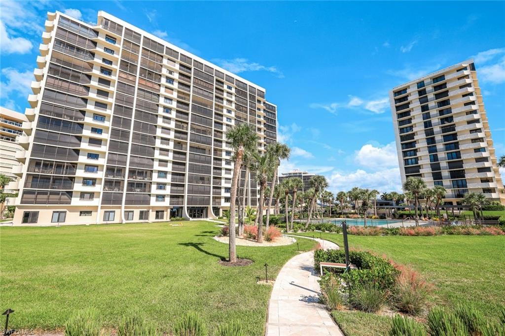 View of apartment building / complex