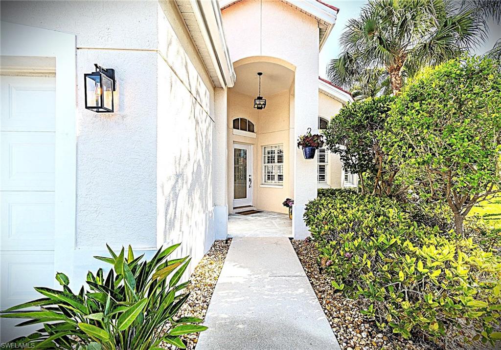 View of exterior entry with stucco siding