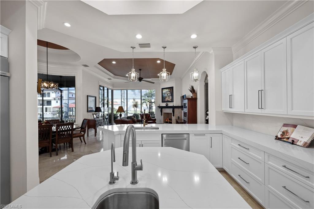 Thick Pompeii Quartz with Lincoln pattern, soft close drawers, second sink on island