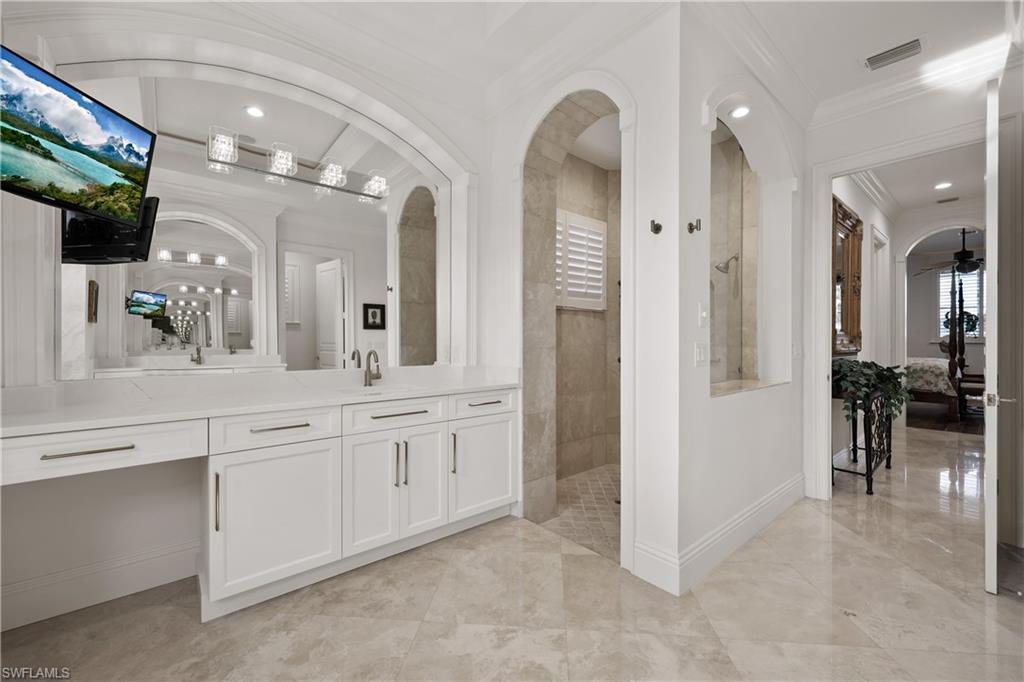 Walk in shower, marble floor