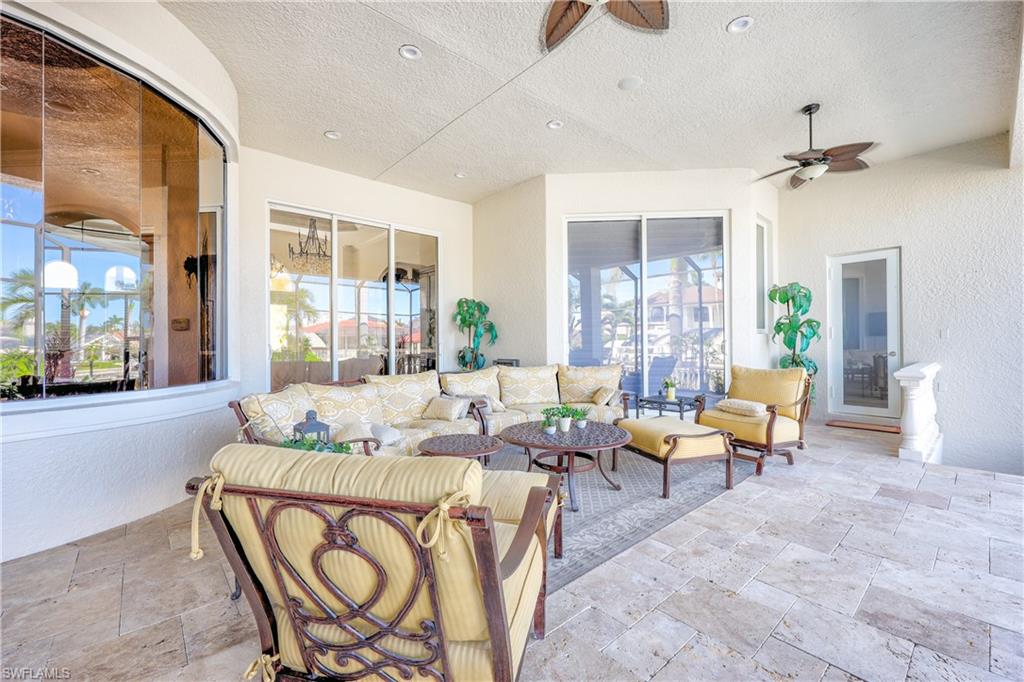 Large covered lanai area, pool bath