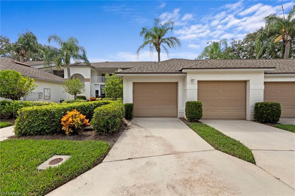 1 car garage (end garage is for this Veranda Condo)