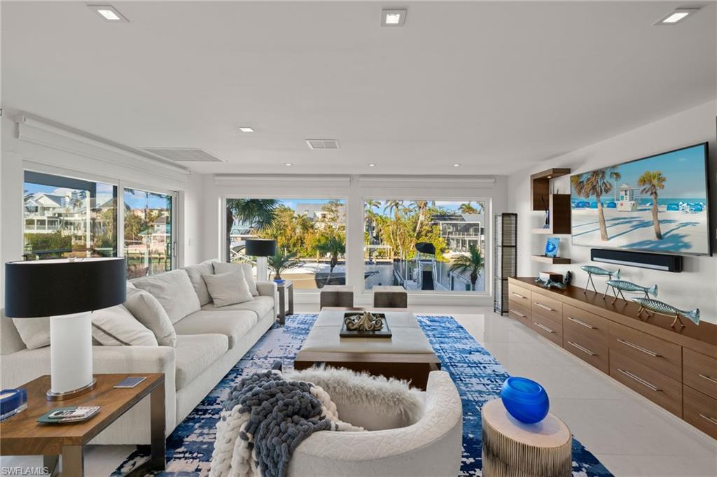 1290 Bay DR photo 12
