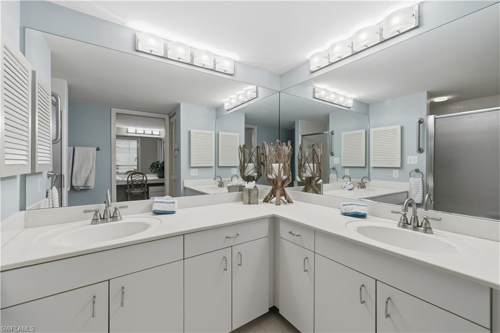 Alternate Master Bath View