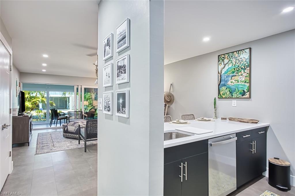 Modern cabinets, stainless appliances and quartz countertops