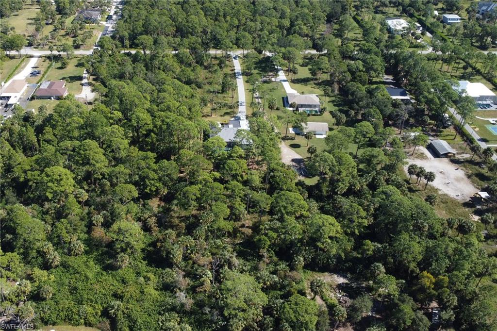 Aerial view of property's location featuring a heavily wooded area