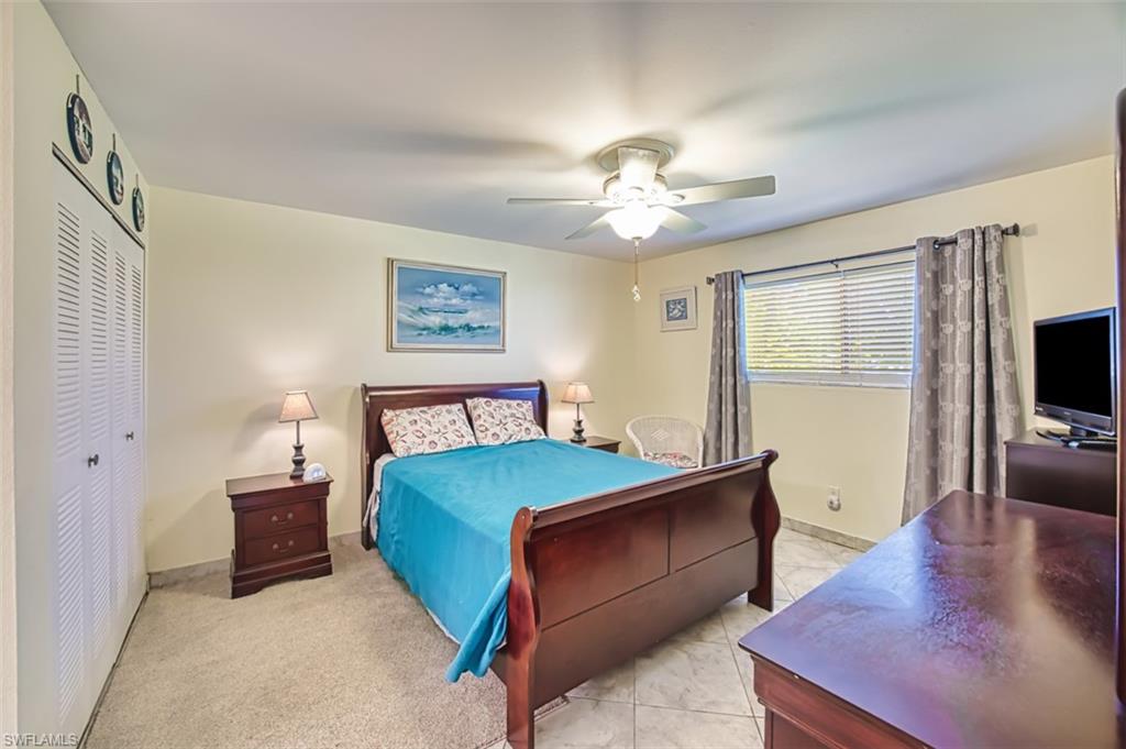 Bedroom with a closet, ceiling fan