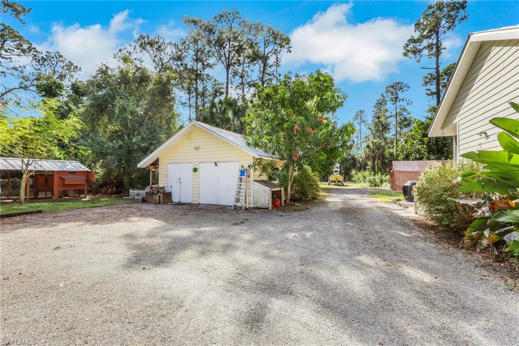 Detached Workshop/2 Car garage, Chicken Coop, Guest House in the back
