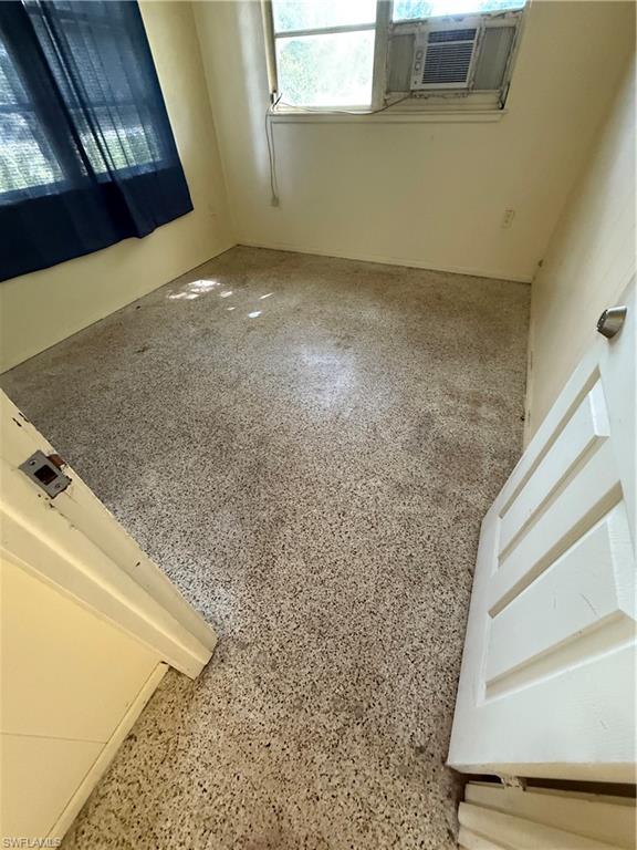 Spare room with cooling unit and speckled floor