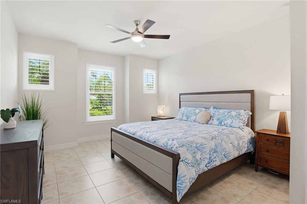 Guest suite with king size bed and en suite bathroom