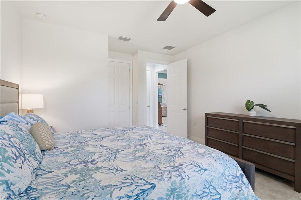 Guest suite with king size bed and en suite bathroom