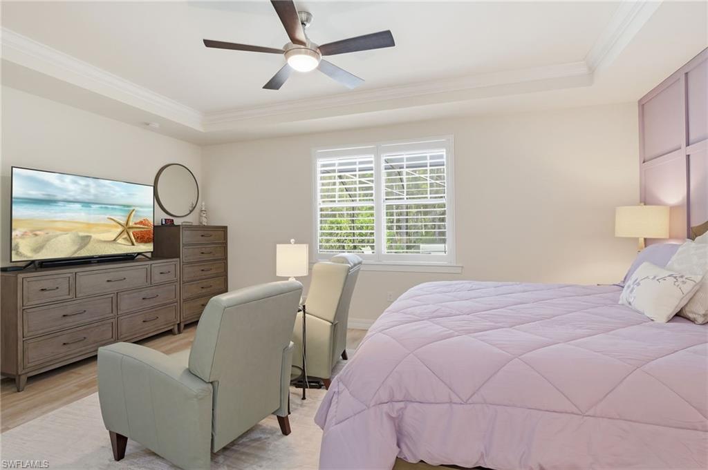 King size bed