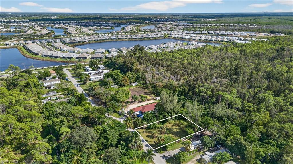 5 minutes from the Hamilton Yacht Club and Bayview Park’s public boat ramps, this property is a boater’s paradise!
