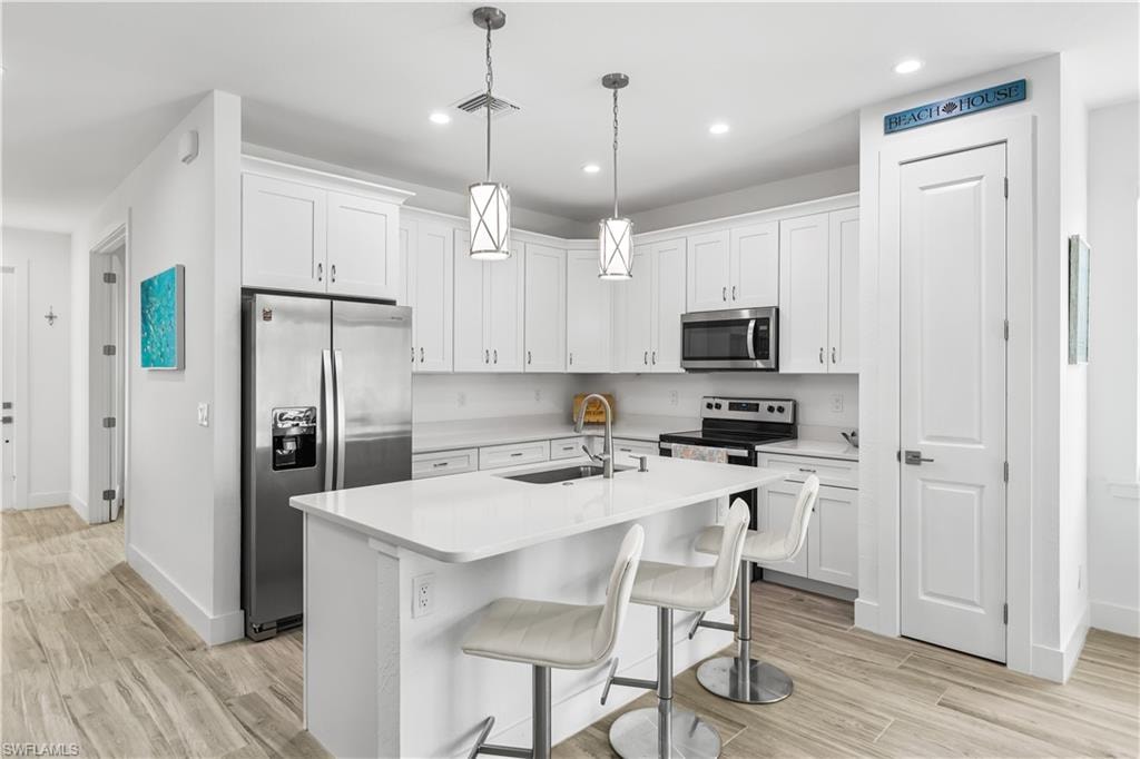 Sparkling quartz countertops. Great place to gather after a dau at the beach!