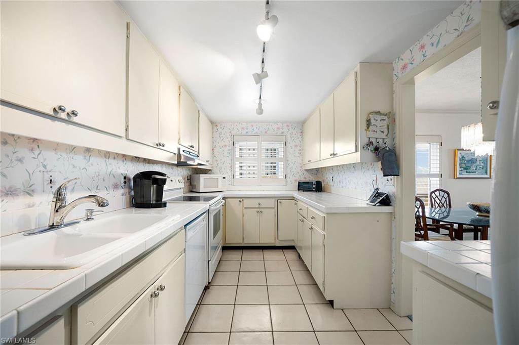 2885 Gulf Shore BLVD N 304 photo 7