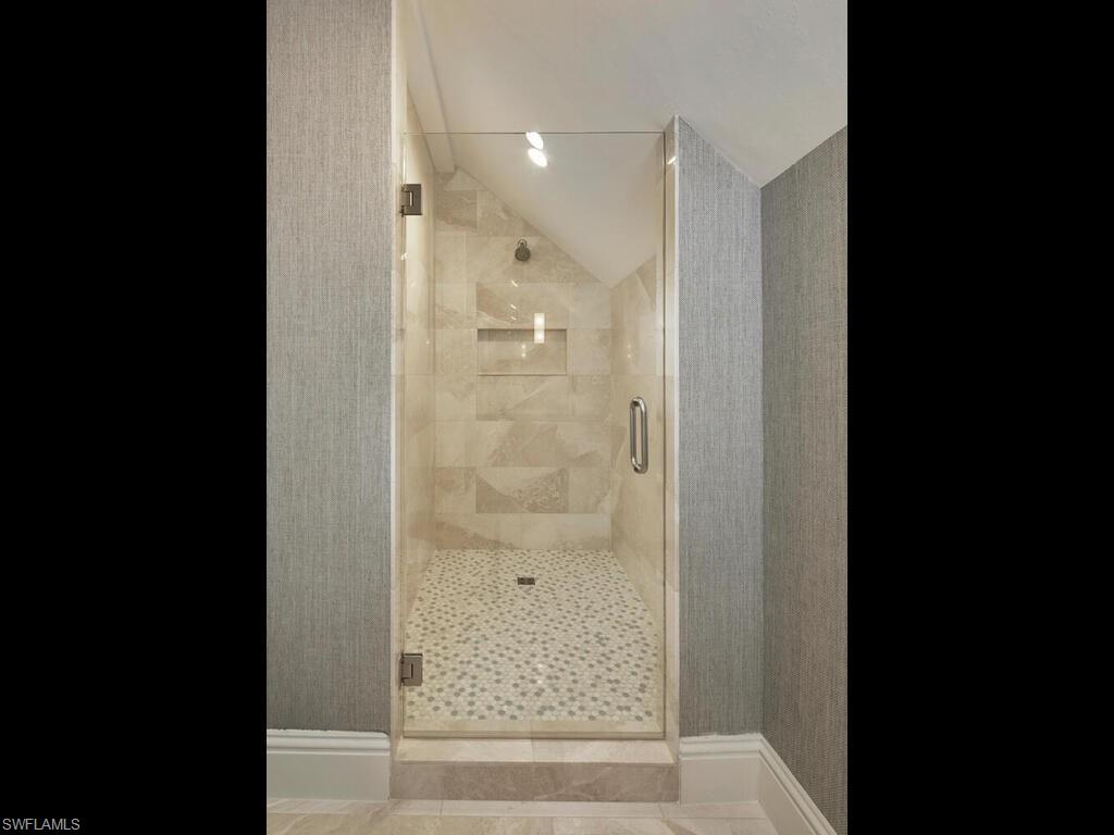 570 2nd AVE N photo 28