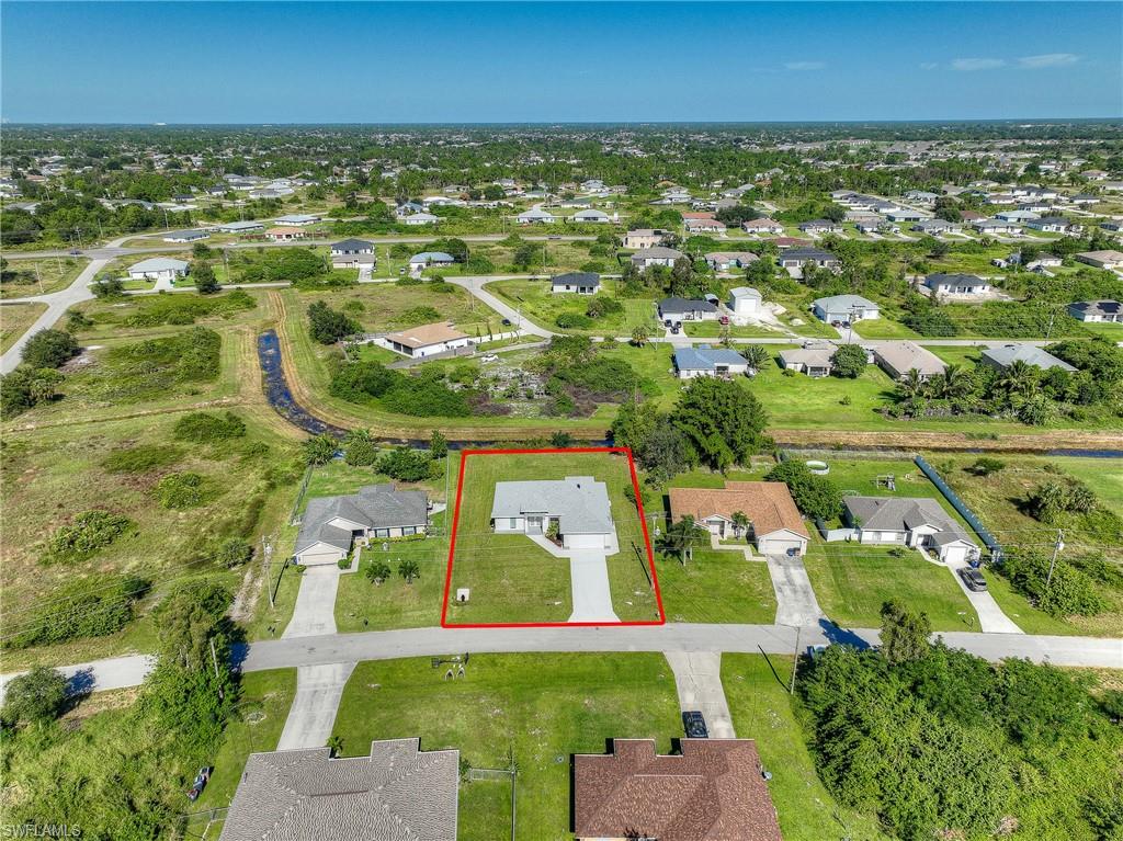 Aerial perspective of suburban area with property boundaries highlighted