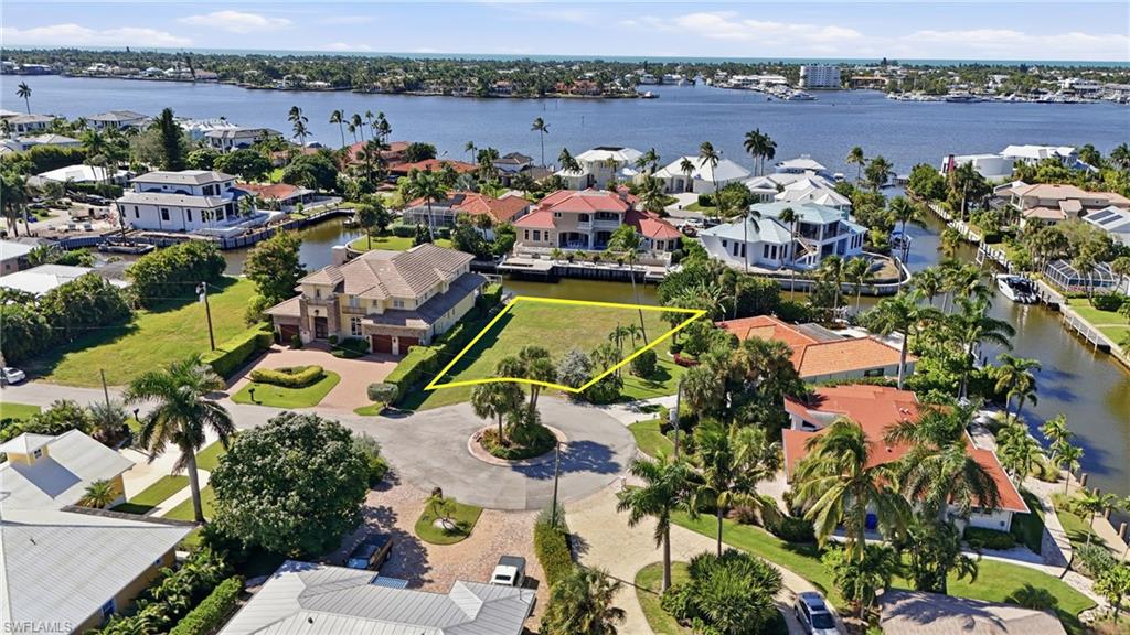 1510 Mullet LN